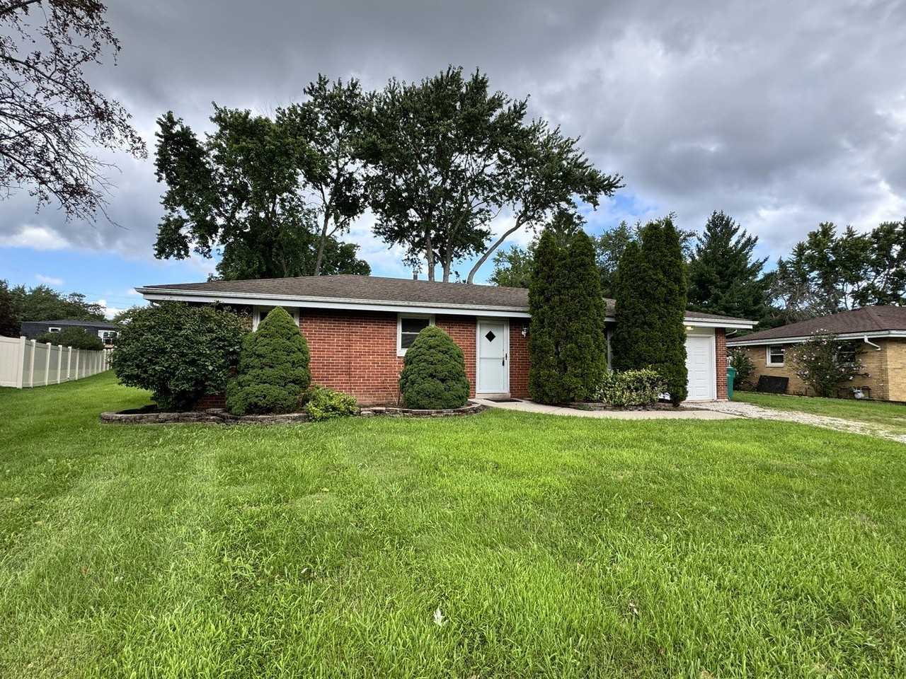 305 N Brookshore Dr - Photo 2 of 15