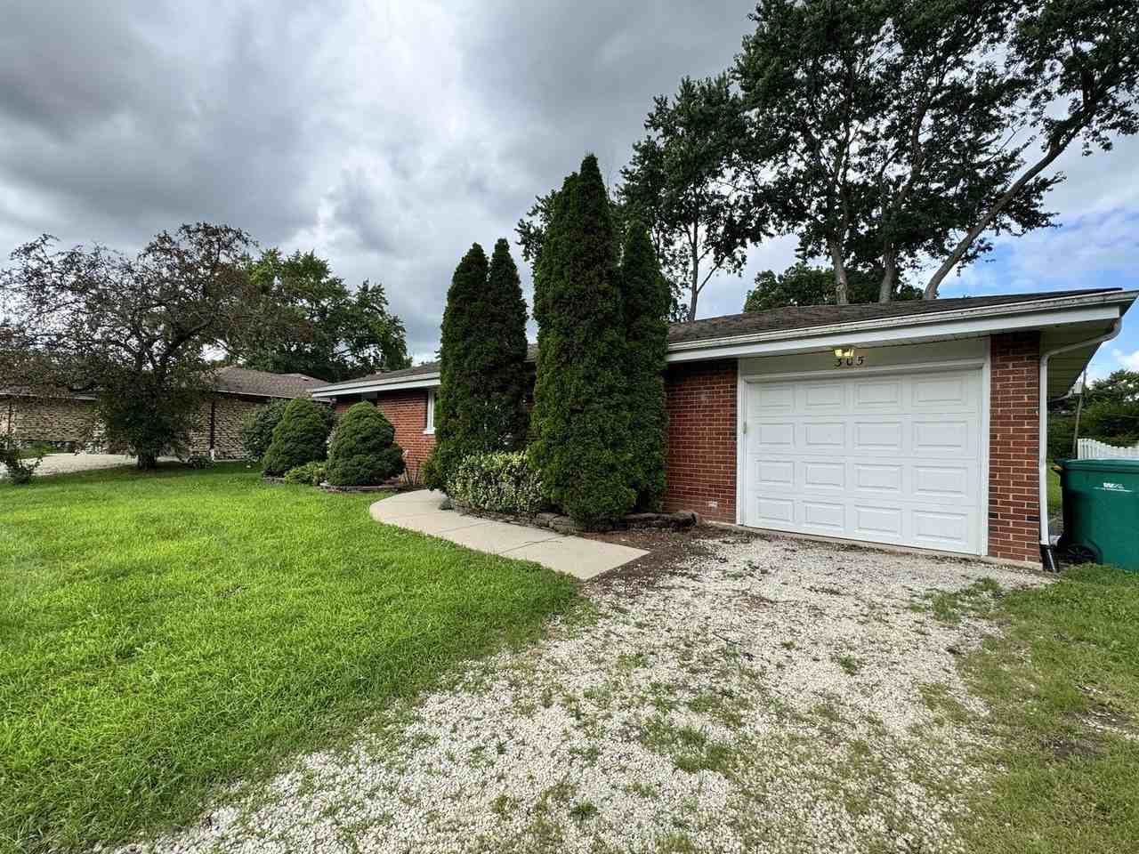 305 N Brookshore Dr - Photo 3 of 15