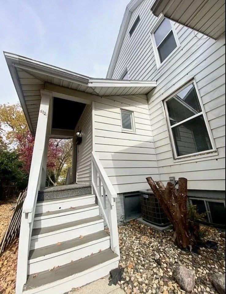 612 1/2 E Chestnut St #2 - Photo 2 of 12