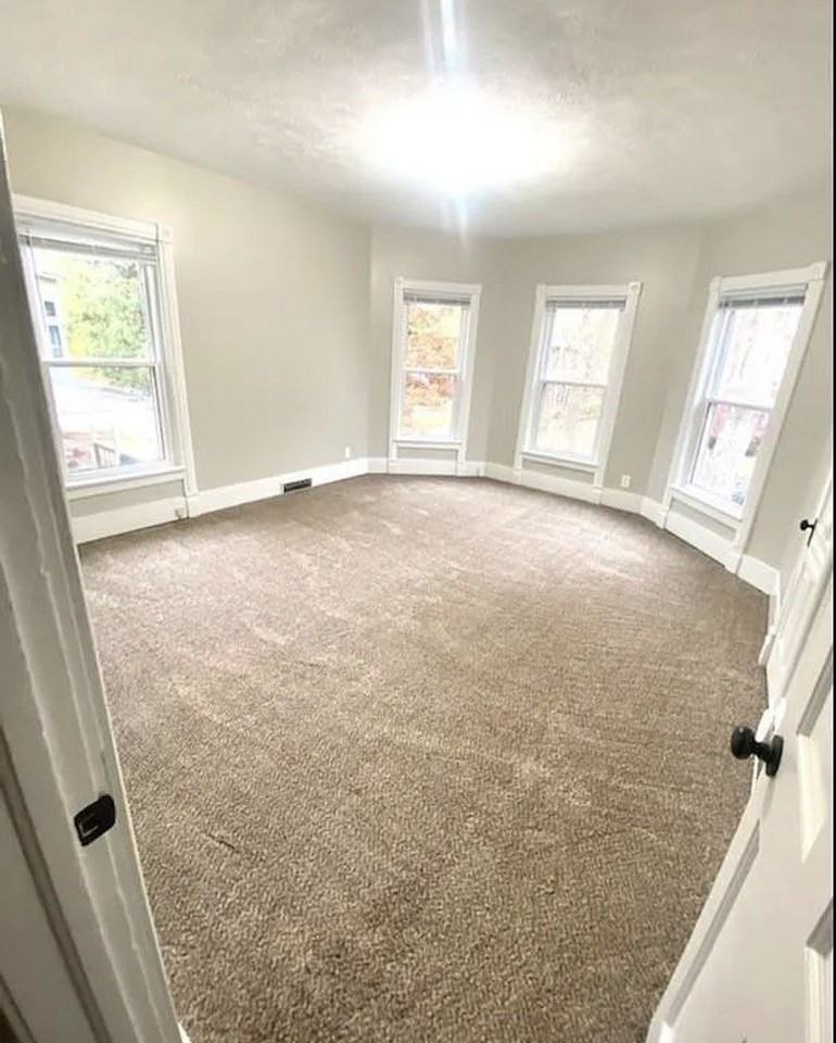 612 1/2 E Chestnut St #2 - Photo 4 of 12