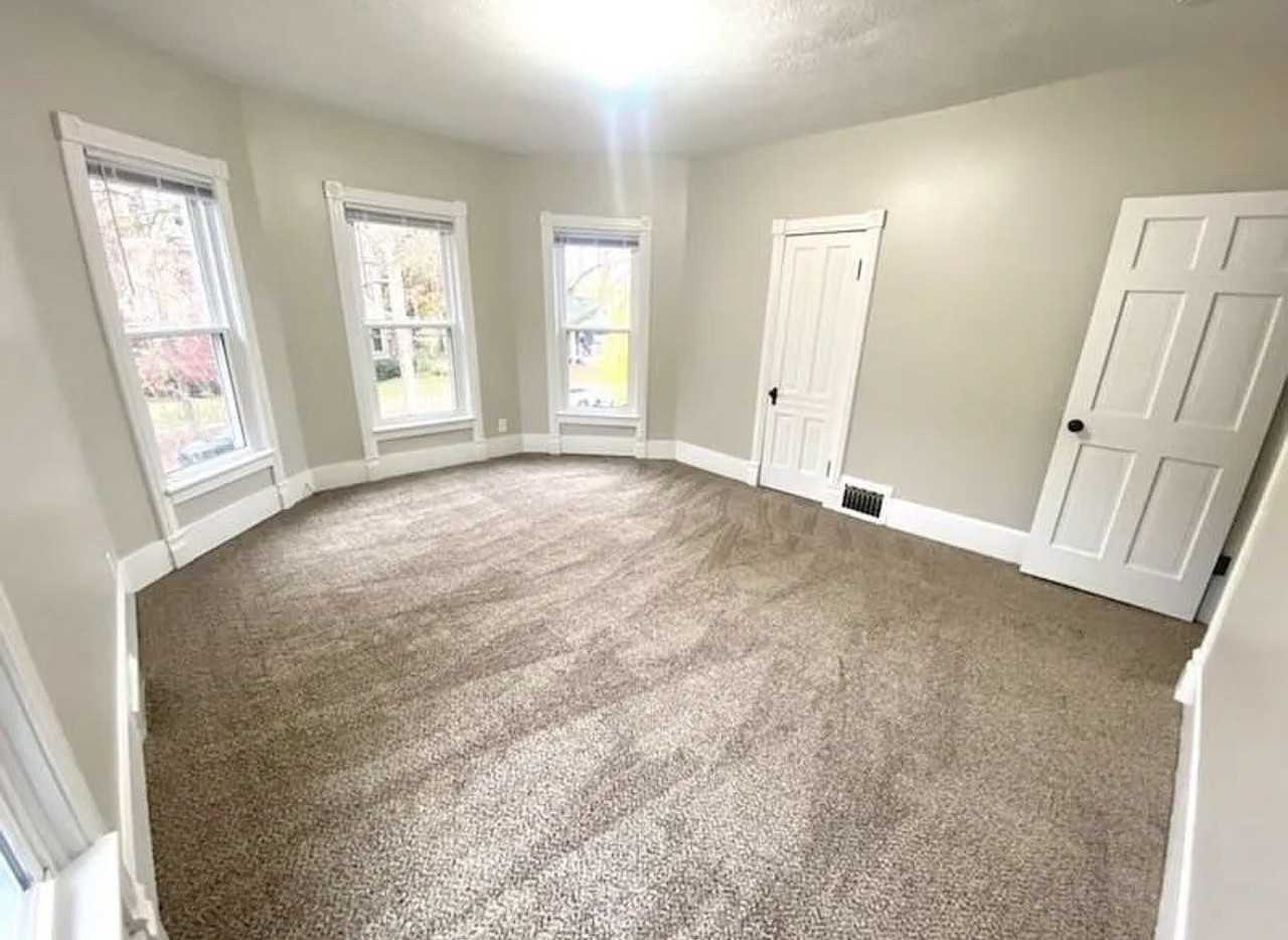 612 1/2 E Chestnut St #2 - Photo 5 of 12