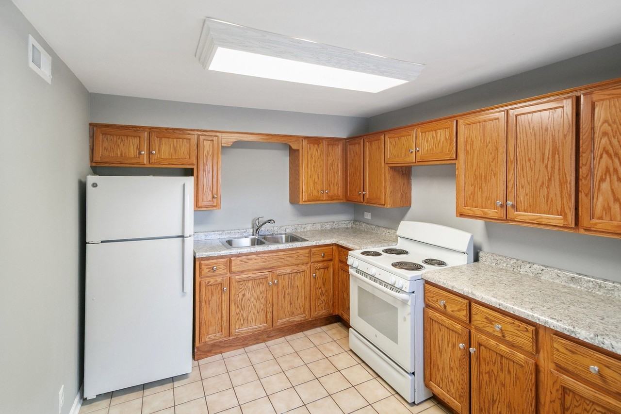 621 Oneida St #2 - Photo 3 of 20