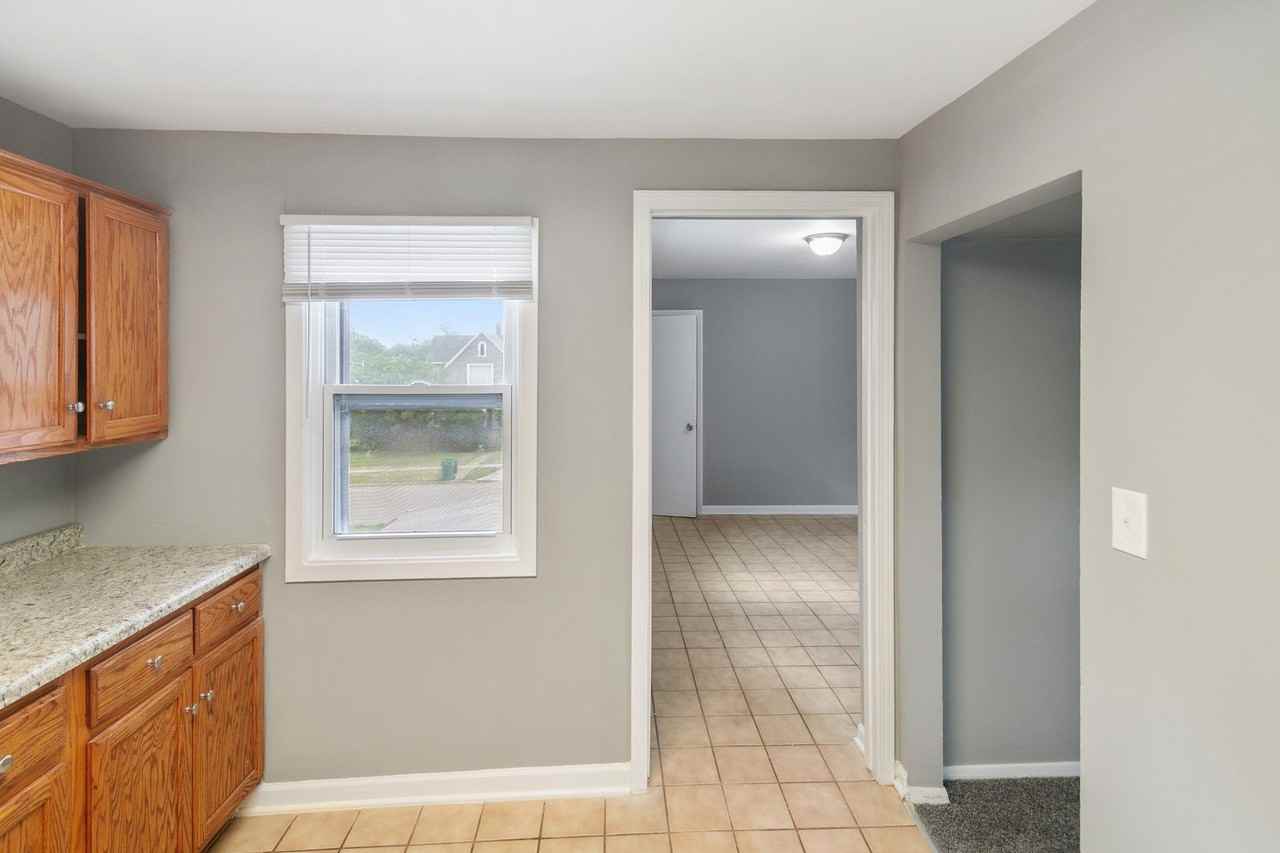 621 Oneida St #2 - Photo 4 of 20