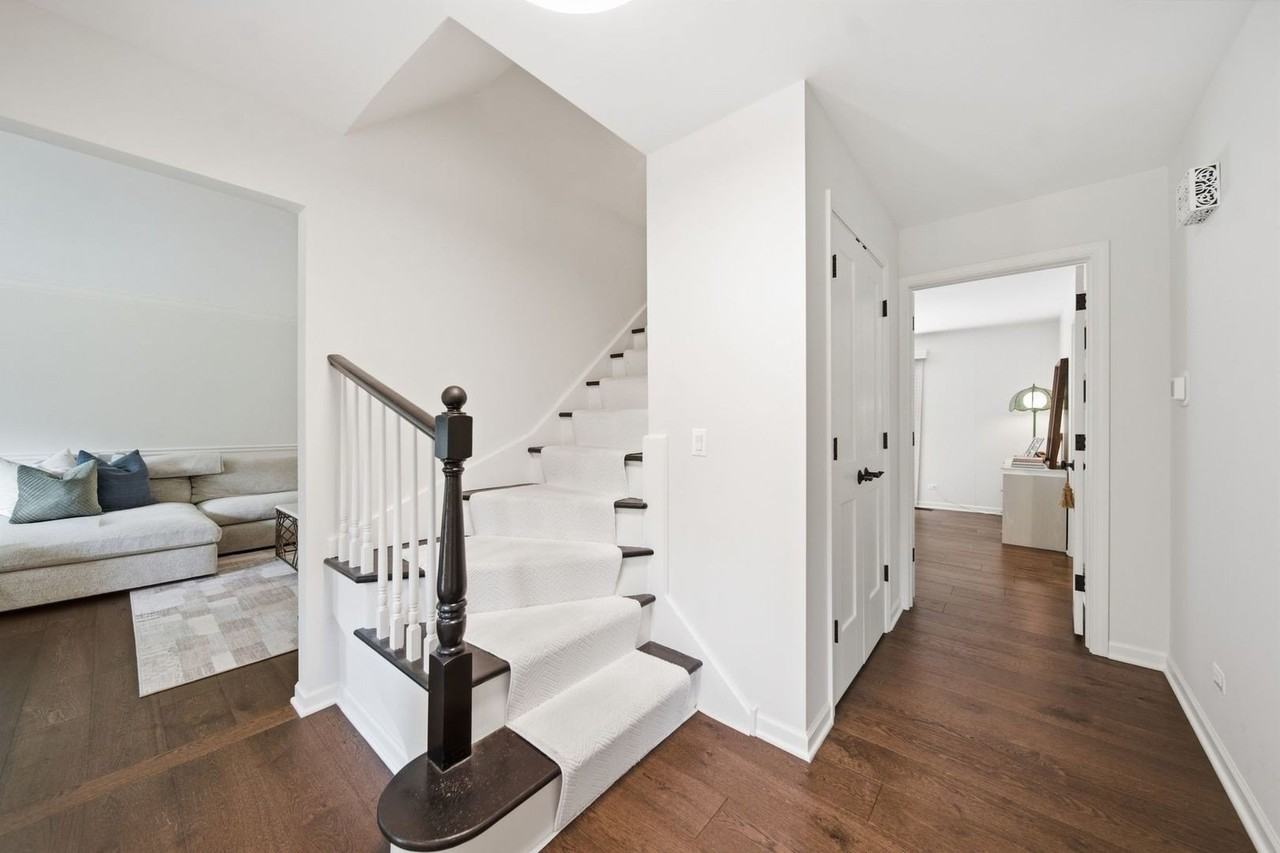 6807 Rhode Island Trl - Photo 5 of 33