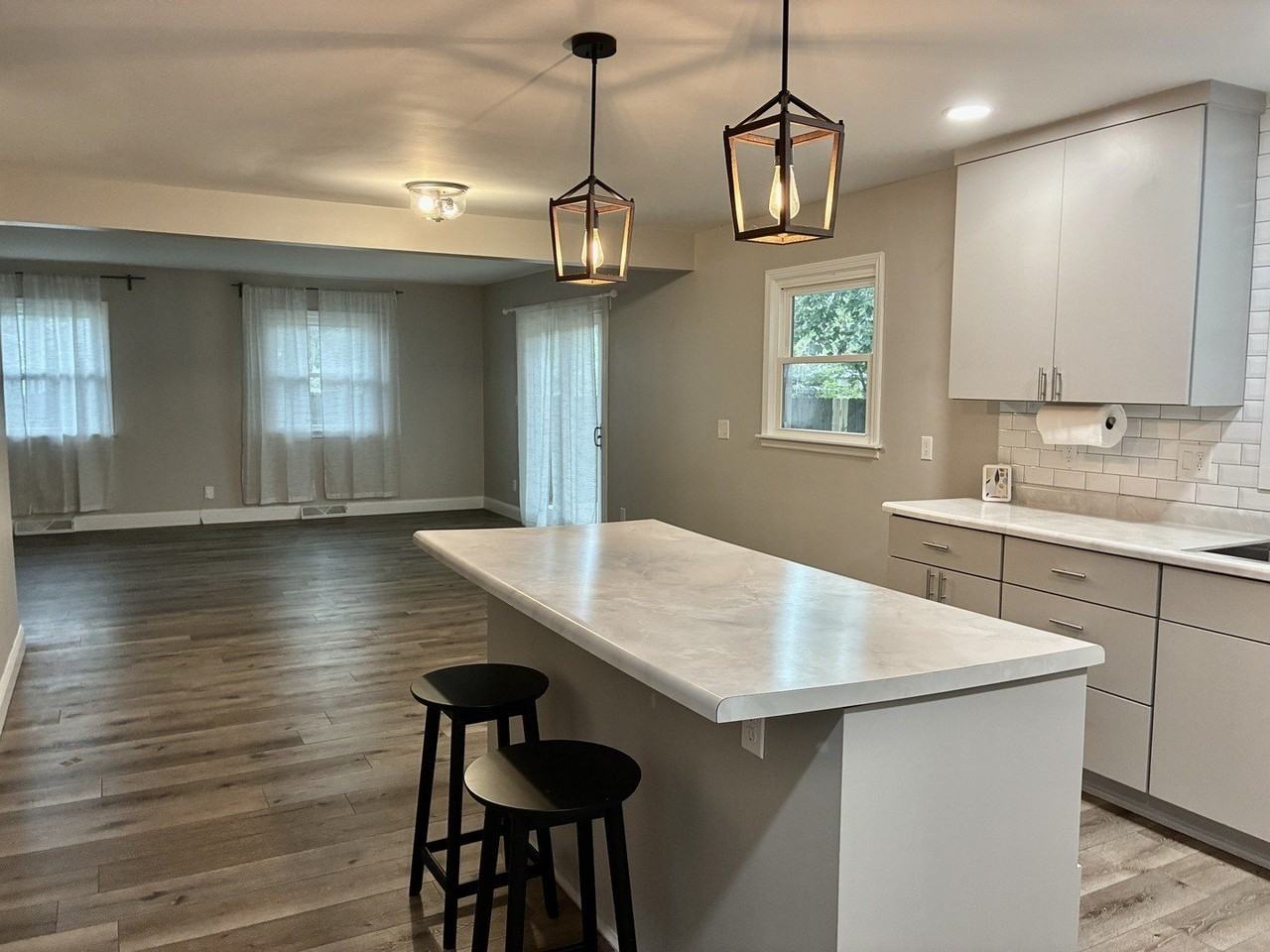 1810 Rebecca Dr - Photo 3 of 11