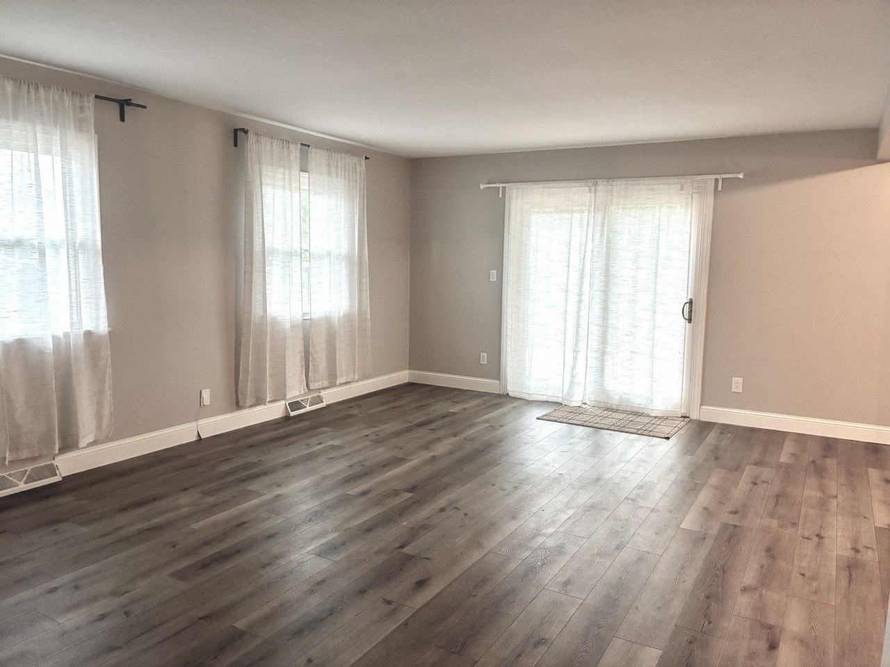 1810 Rebecca Dr - Photo 5 of 11