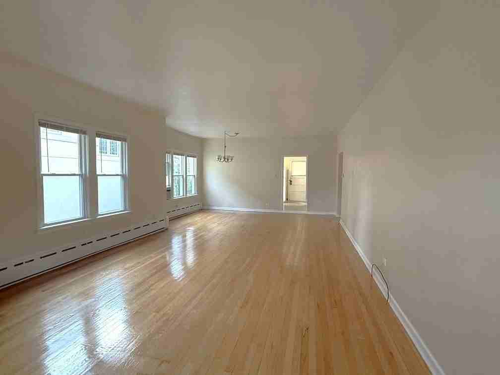 544 S Arlington Ave #1 - Photo 2 of 12