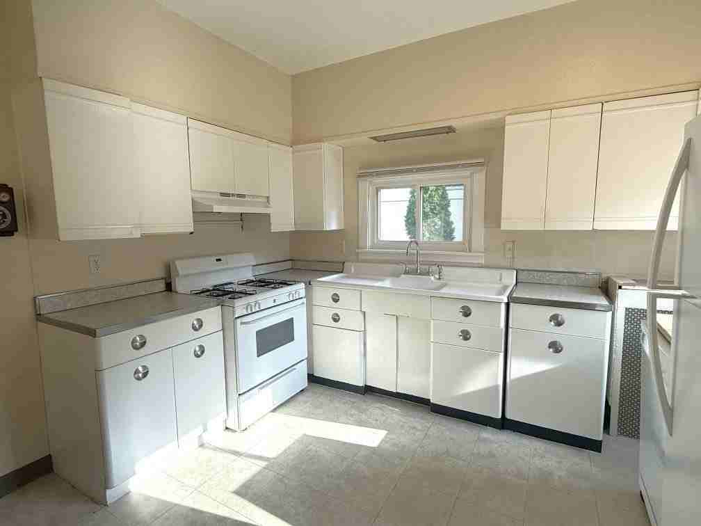 544 S Arlington Ave #1 - Photo 5 of 12