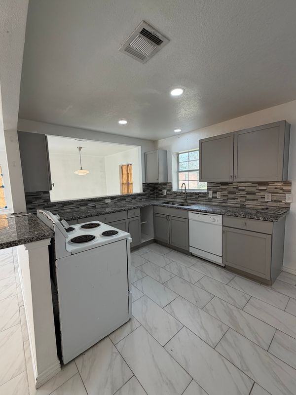 9210 Tacquard Dr - Photo 3 of 3