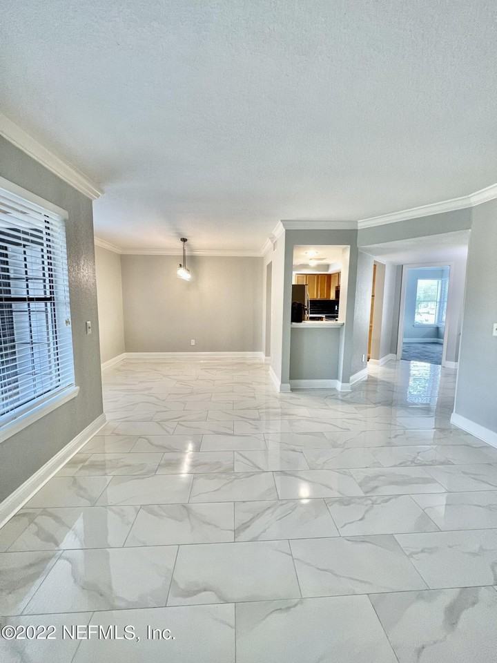 887 Coral Reef Way - Photo 5 of 34