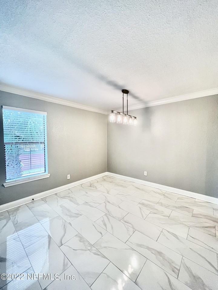 887 Coral Reef Way - Photo 6 of 34