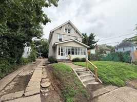 featured image of 1467 Beardsley St