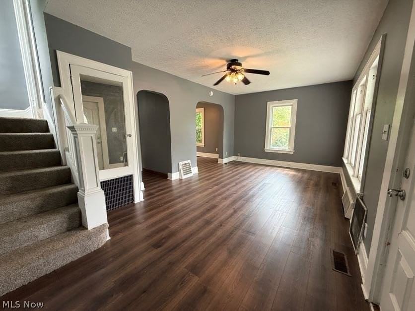 1467 Beardsley St - Photo 7 of 30