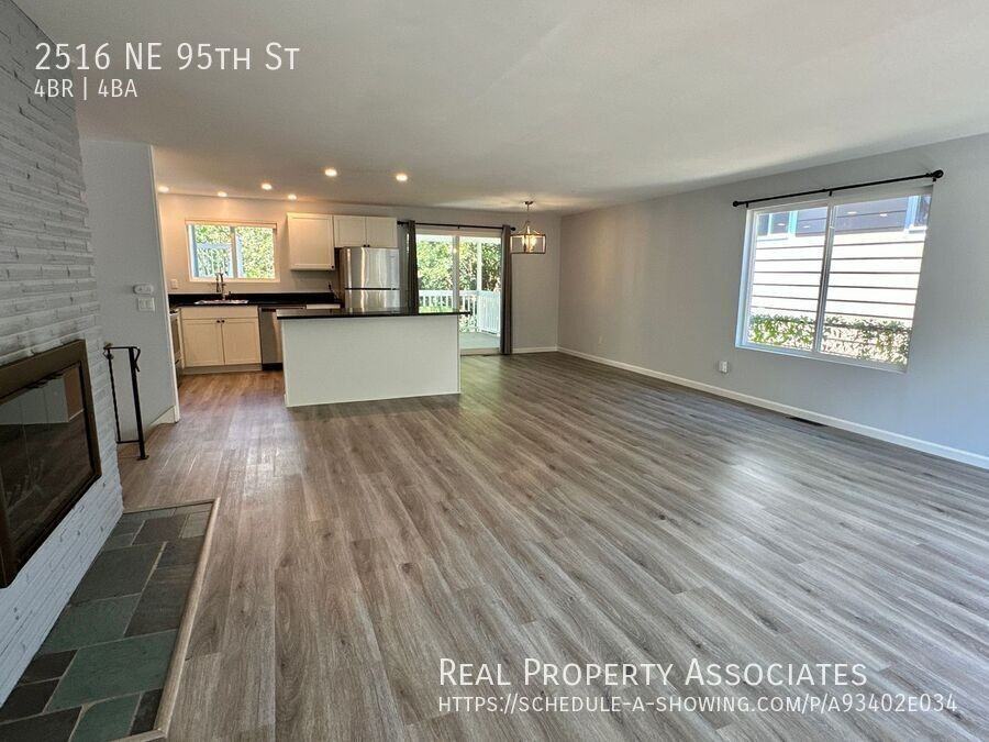 2516 Ne 95th St - Photo 3 of 43
