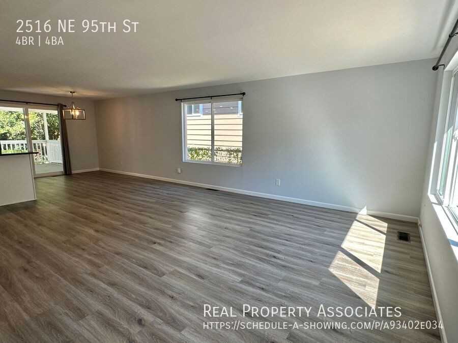 2516 Ne 95th St - Photo 4 of 43
