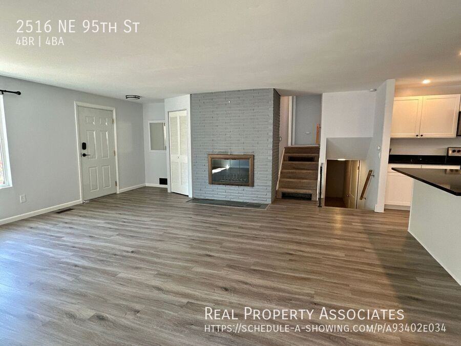 2516 Ne 95th St - Photo 6 of 43