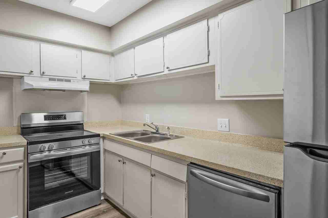 Barclay Apartments - Photo 2 of 43