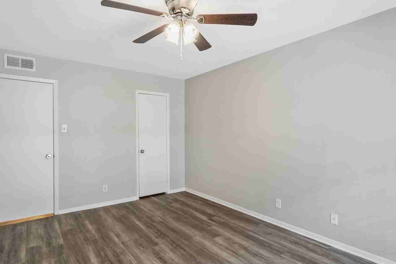 Barclay Apartments - Photo 5 of 43