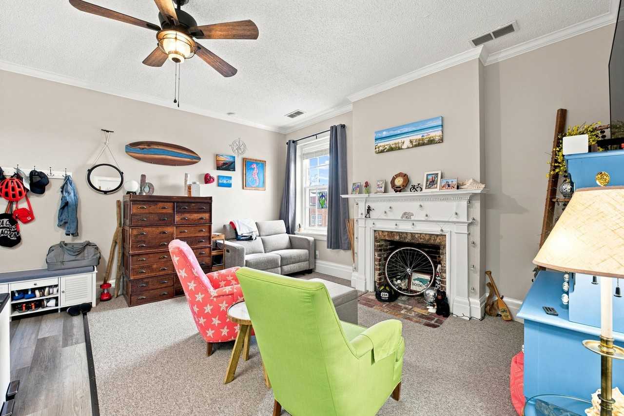415 Broad St #B - Photo 5 of 18