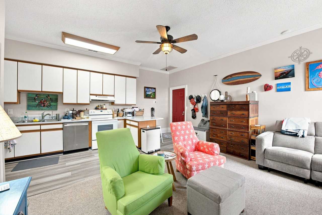 415 Broad St #B - Photo 6 of 18