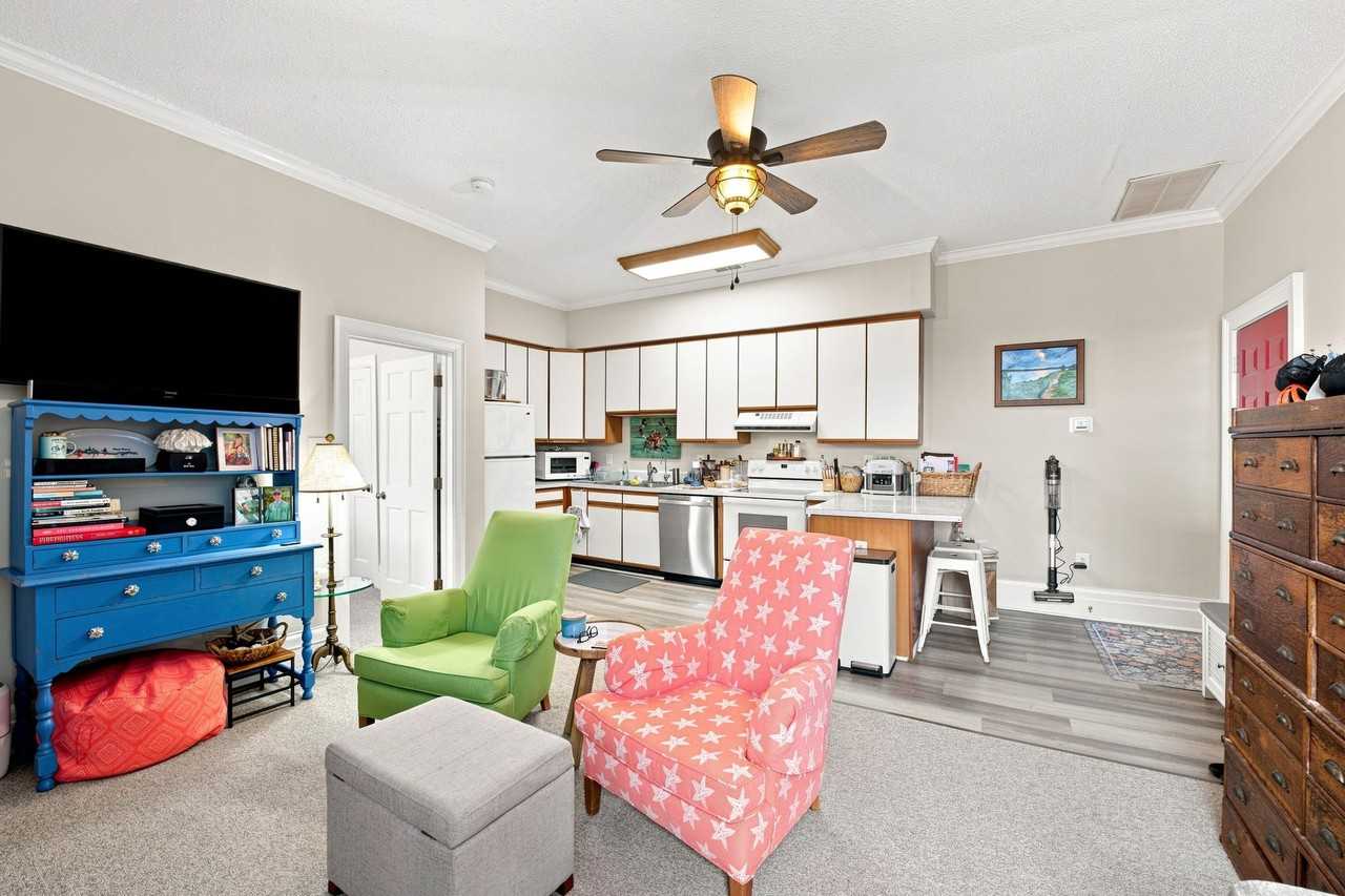 415 Broad St #B - Photo 7 of 18