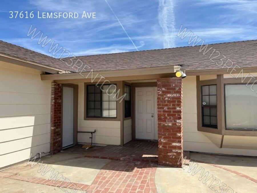 37616 Lemsford Ave - Photo 2 of 34