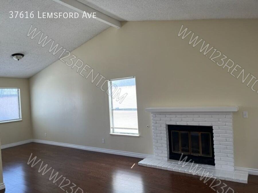 37616 Lemsford Ave - Photo 5 of 34