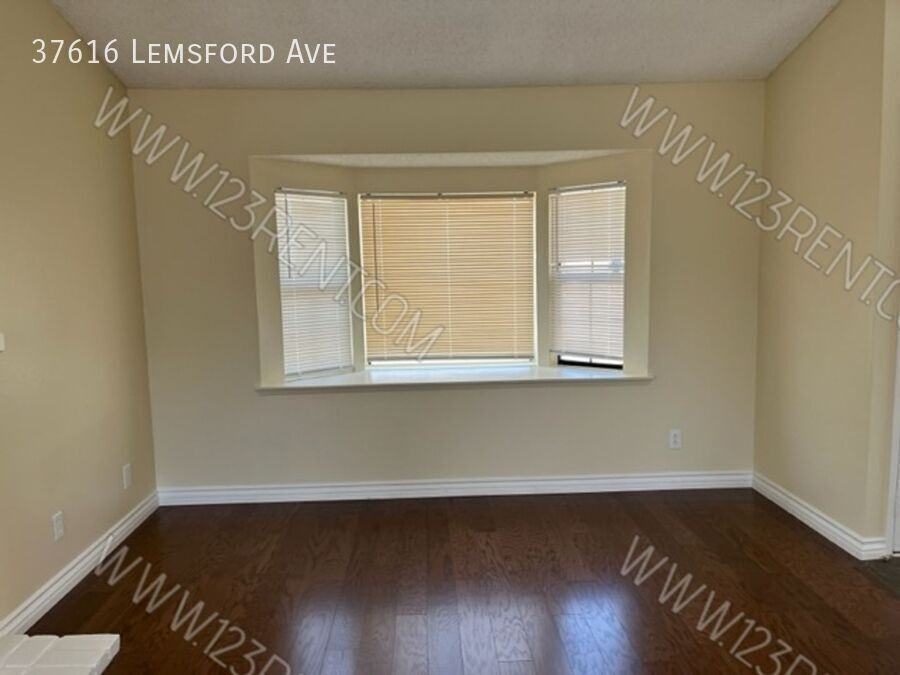 37616 Lemsford Ave - Photo 7 of 34