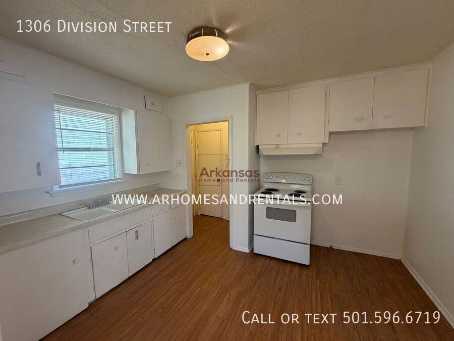 1306 Division St - Photo 4 of 12