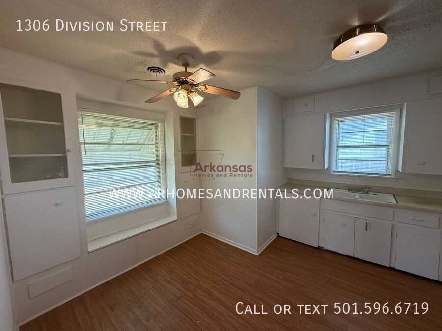 1306 Division St - Photo 5 of 12