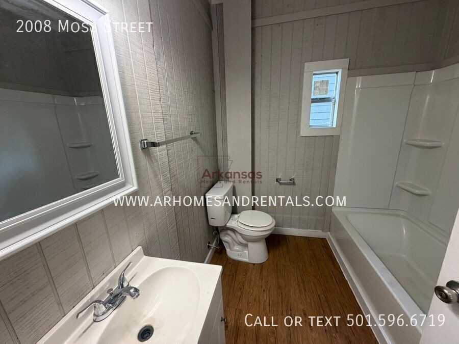 2008 Moss St - Photo 7 of 29