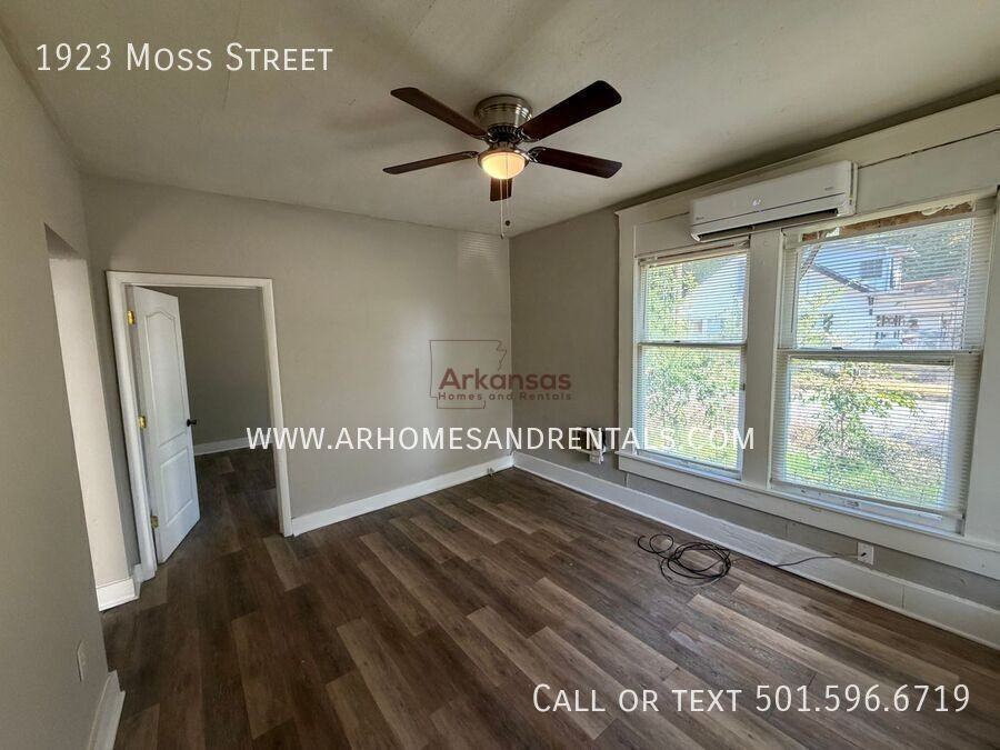 1923 Moss St - Photo 3 of 12