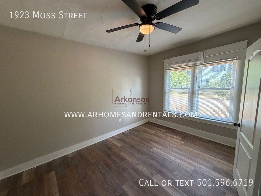1923 Moss St - Photo 6 of 12