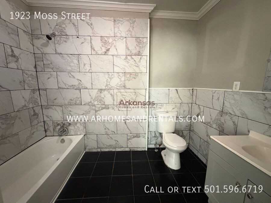 1923 Moss St - Photo 7 of 12