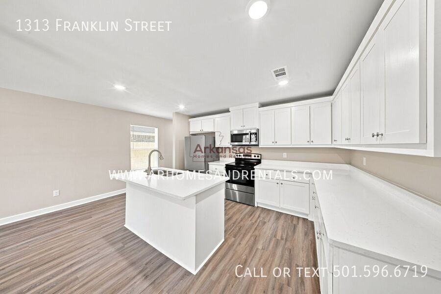 1313 Franklin St - Photo 4 of 18