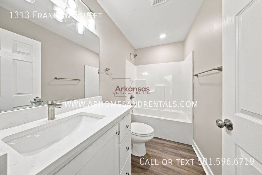 1313 Franklin St - Photo 6 of 18