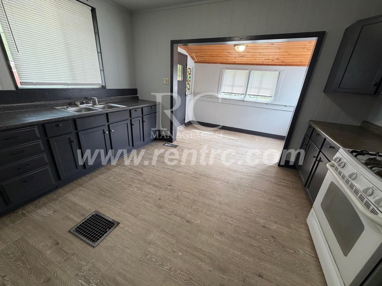 11 Kentucky Ave - Photo 6 of 16