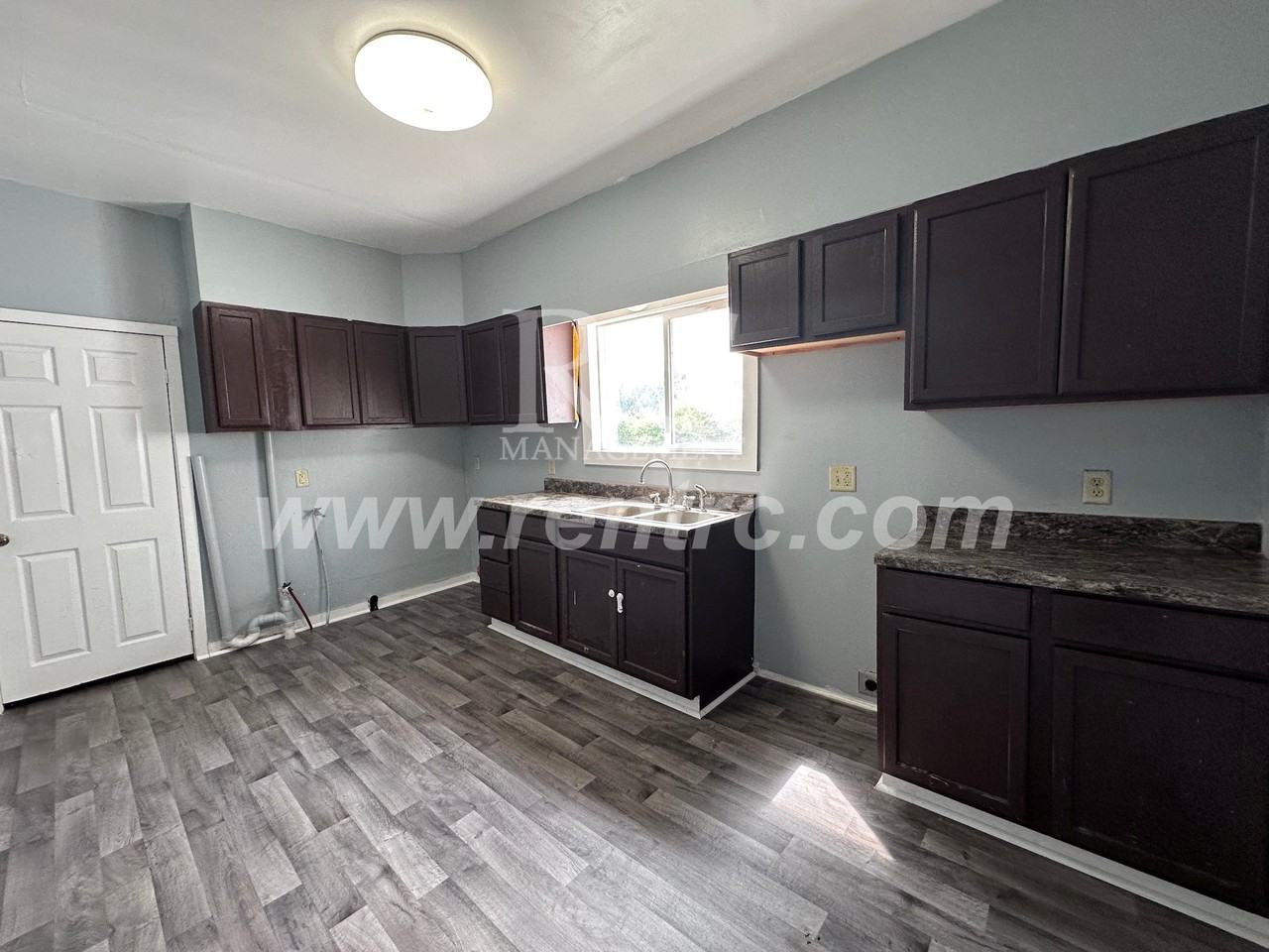 92 Lake St - Photo 2 of 13