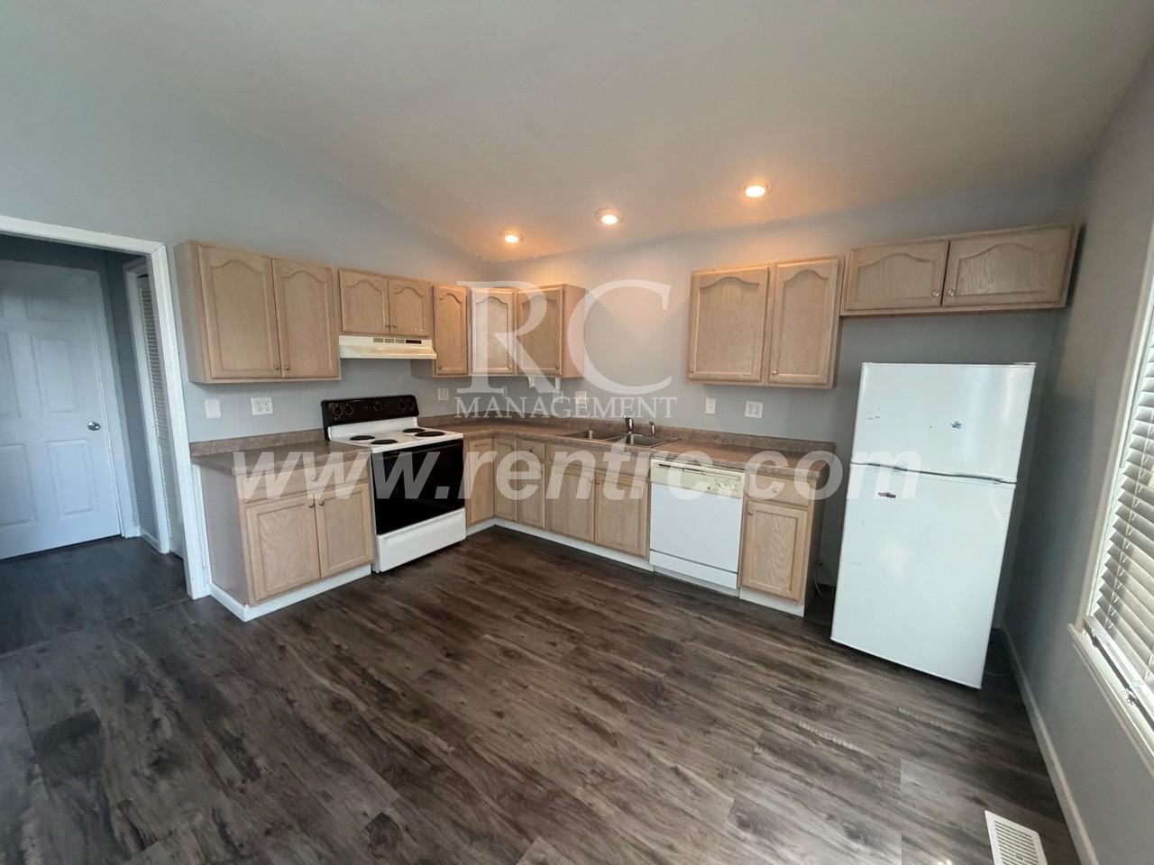 811 E 14th St Apt A - Photo 3 of 12