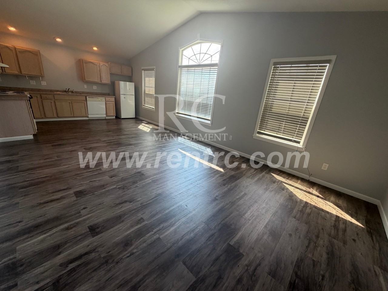 811 E 14th St Apt A - Photo 7 of 12