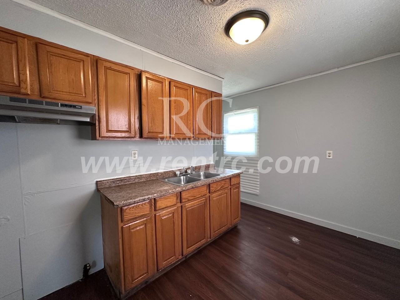 1012 Giddings St - Photo 2 of 14