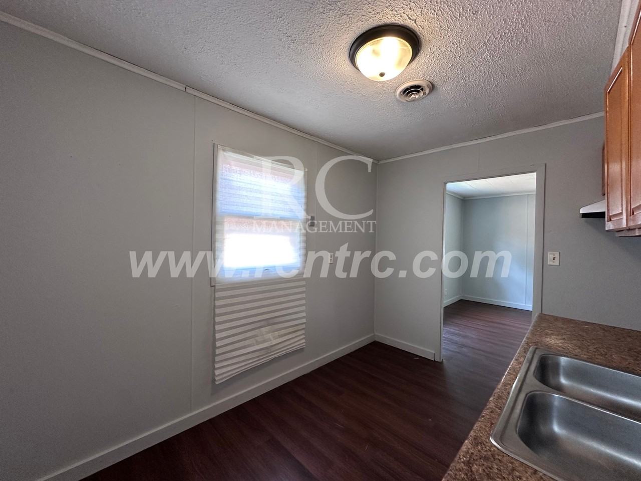 1012 Giddings St - Photo 3 of 14