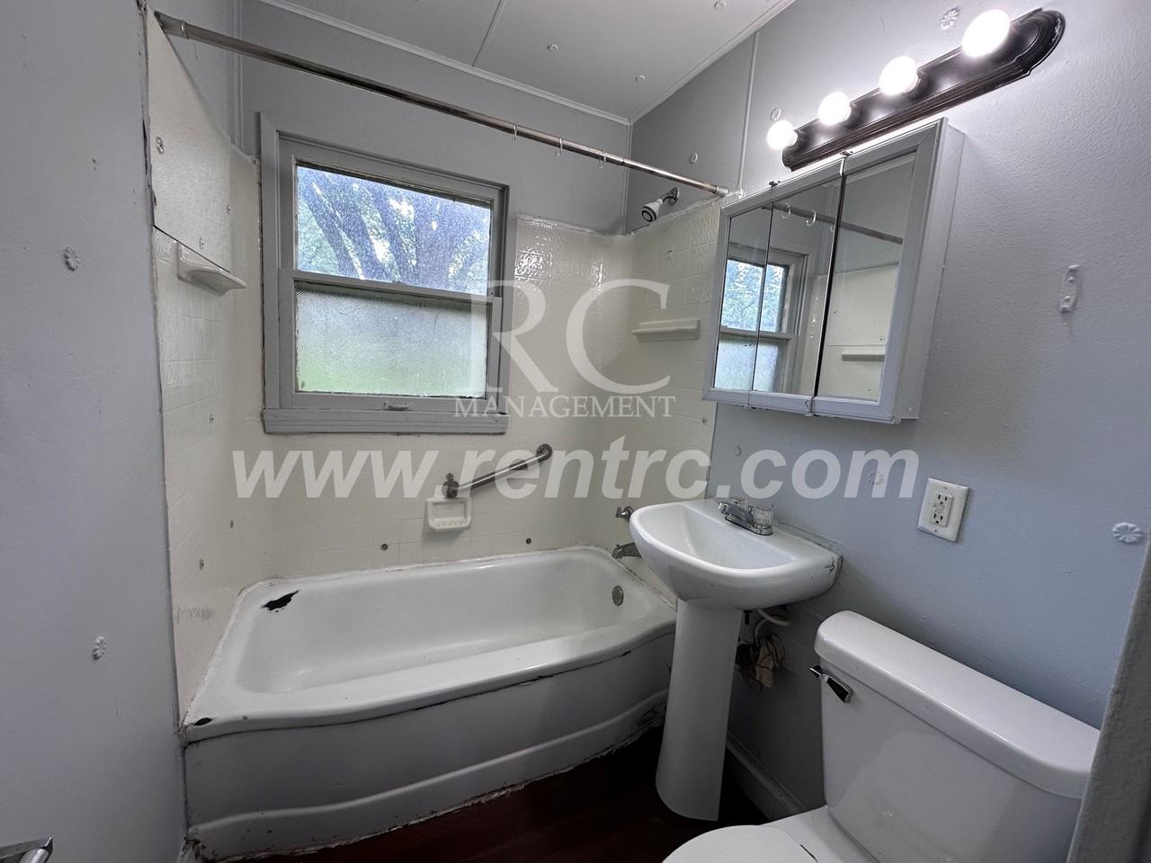 1012 Giddings St - Photo 4 of 14