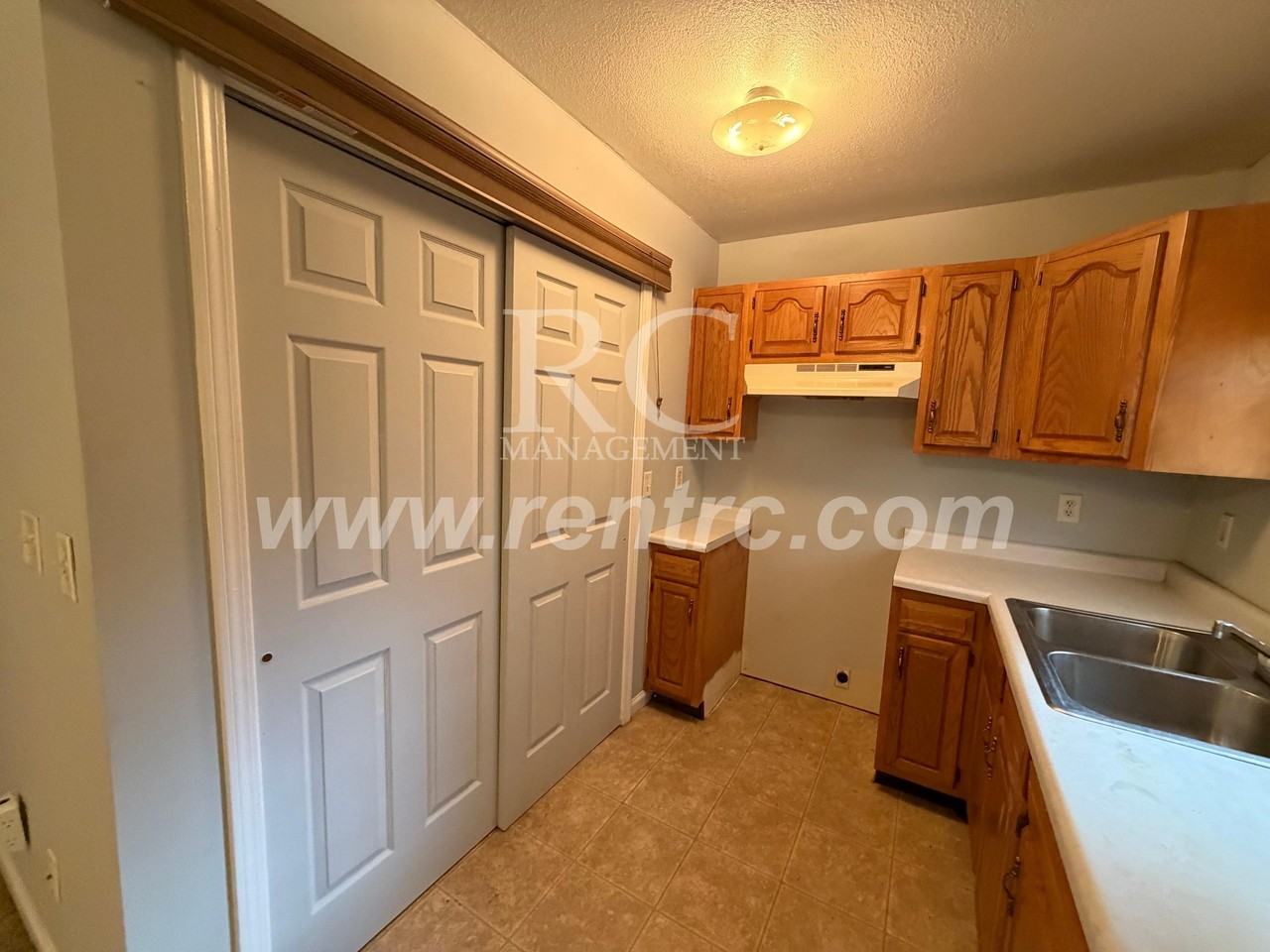 212 W Jefferson Ave #E - Photo 3 of 11