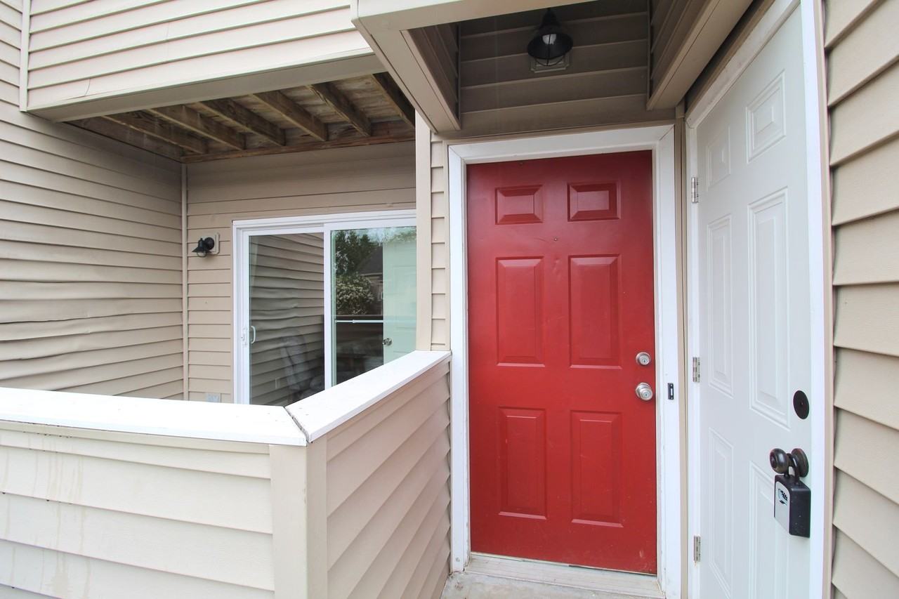 1362 Bradley Dr - Photo 4 of 34