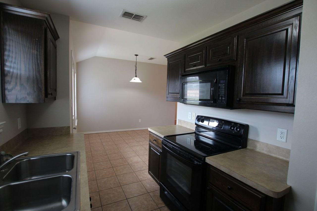 17012 Loring Ln - Photo 5 of 15