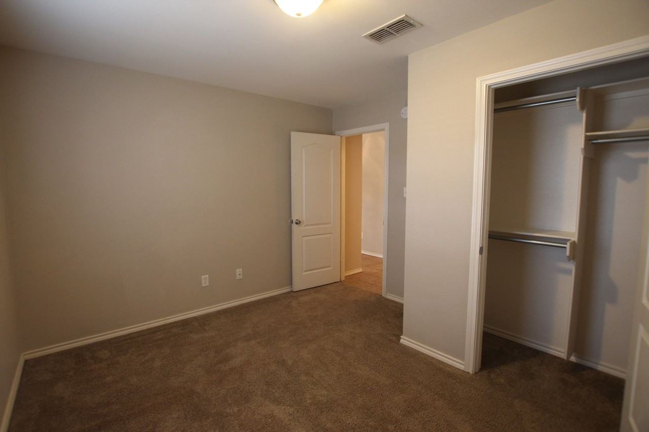 17012 Loring Ln - Photo 7 of 15