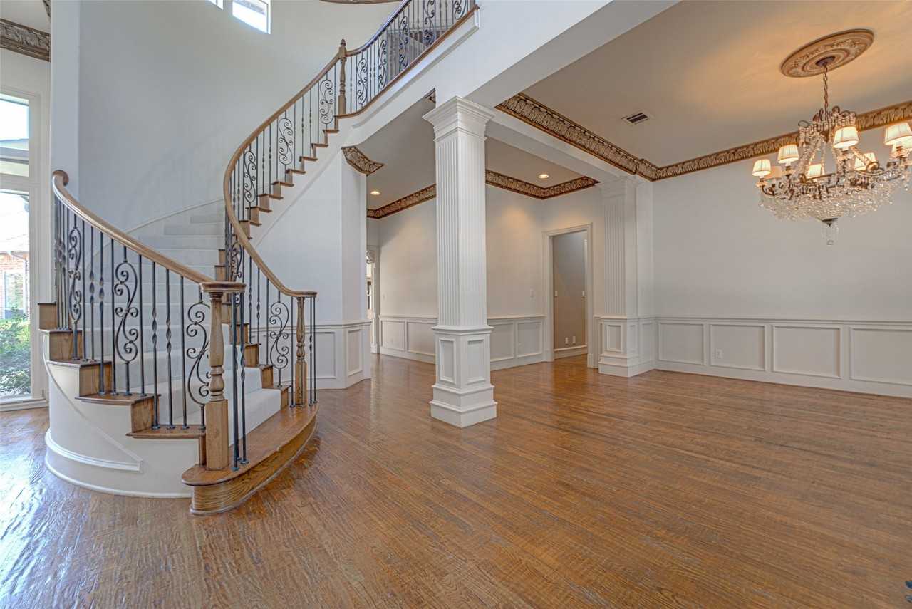 5004 Castle Creek Ct - Photo 2 of 37