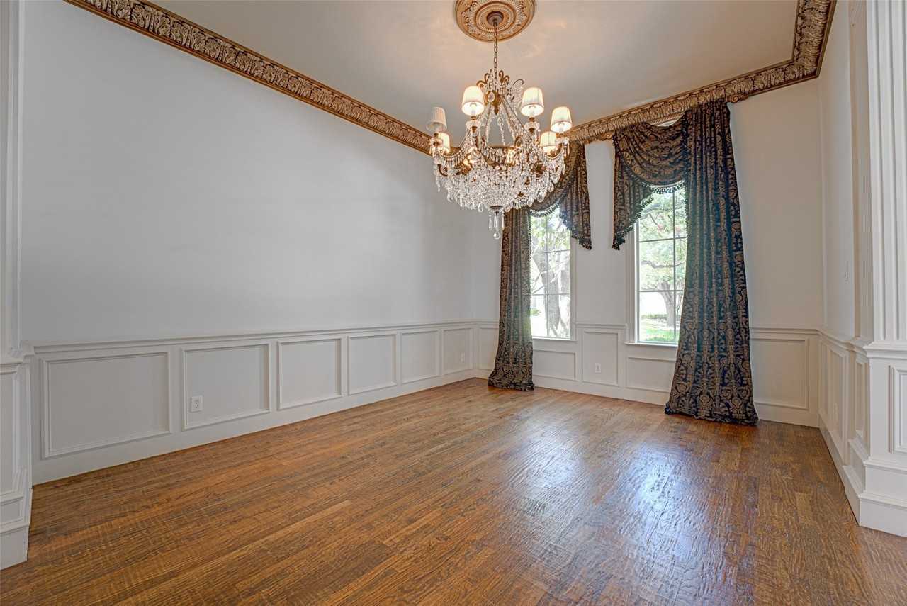 5004 Castle Creek Ct - Photo 3 of 37