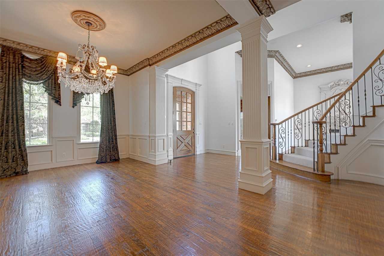5004 Castle Creek Ct - Photo 4 of 37